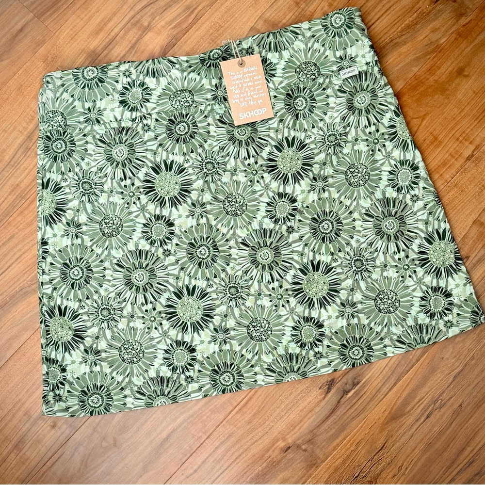 Skhoop Lush Green Mini Skirt NWT